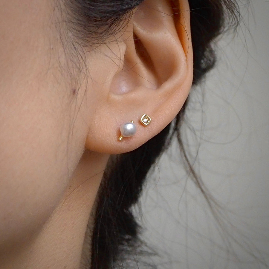Keshi Pearl Bar studs
