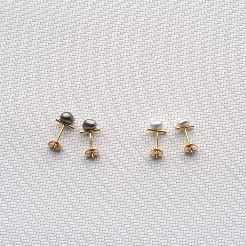 Keshi Pearl Bar studs